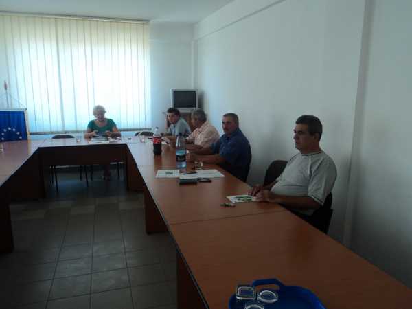 Picture of a meeting held at the city hall of Rucăr in Romania